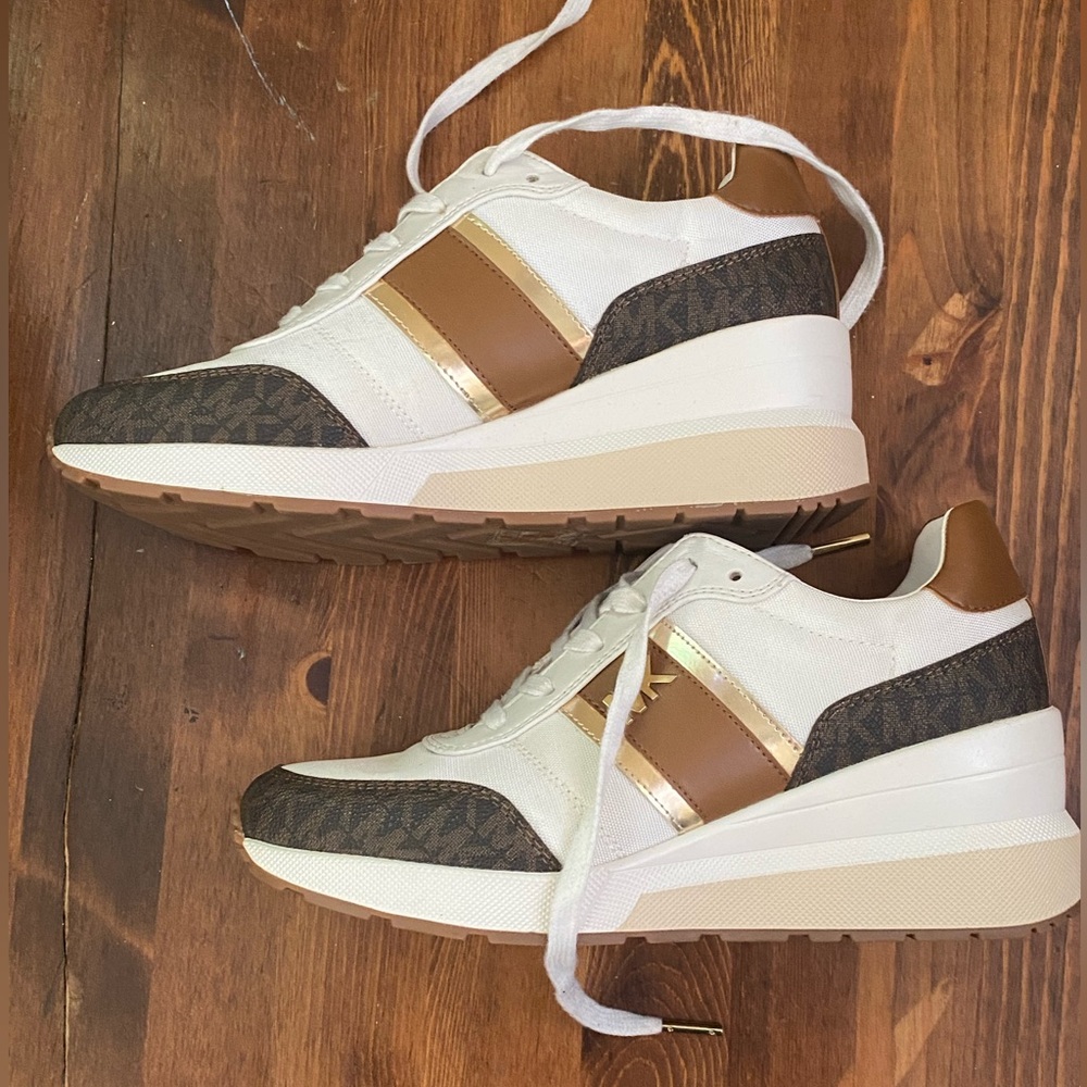 Michael Kors Women’s Wedge Sneakers. Size: 8.5
Gently used great condition. 🤎 - Picture 12 of 14